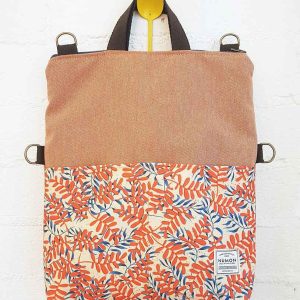 Bolso-mochila teja con bolsillo estampado de hojas