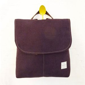 Mochila reciclada morada con solapa
